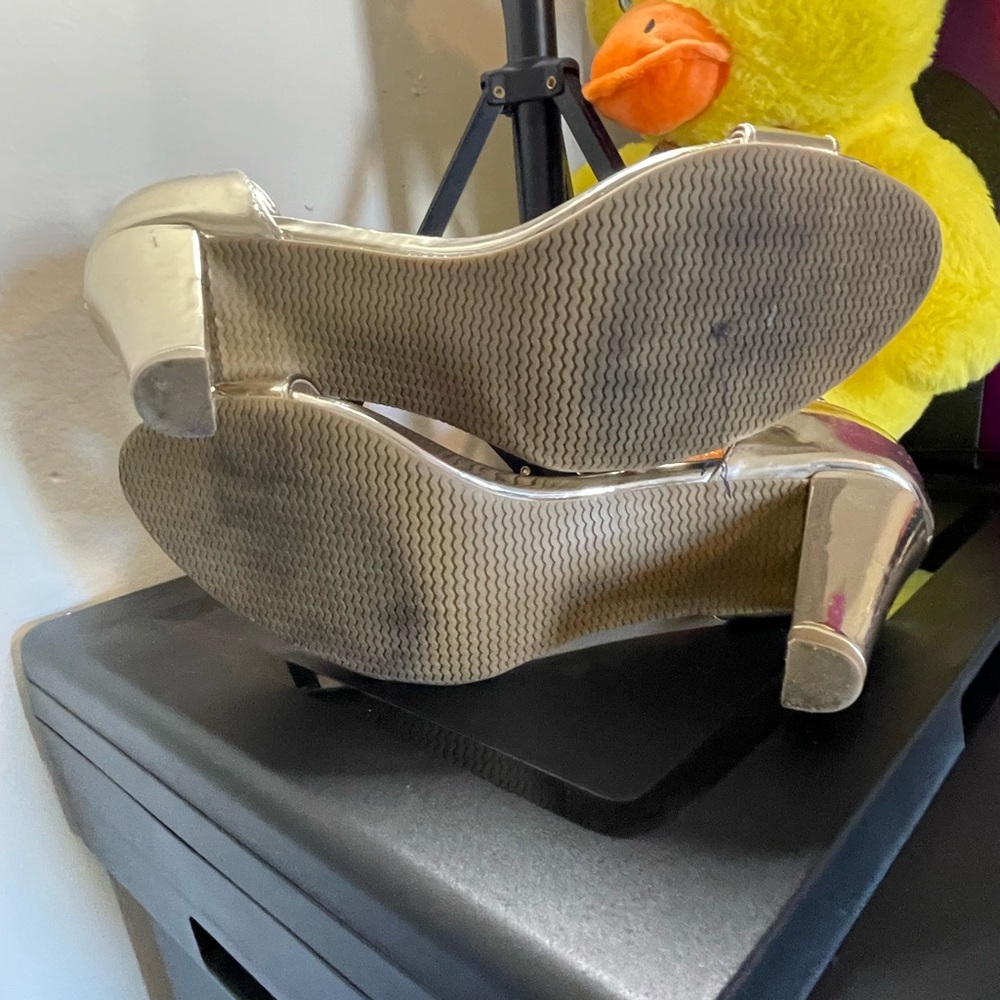 Shoes - Picture 4 of 4